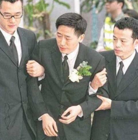 唐鹤德的现在老婆是谁 至今单身(唐鹤德张国荣的爱情故事)