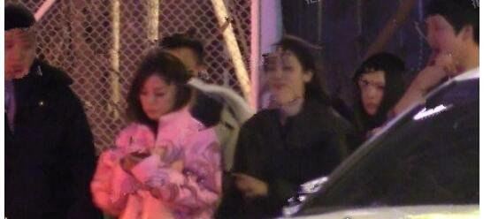 赵薇深夜买醉全程黑脸 状态不怎么好的她再度被传离婚