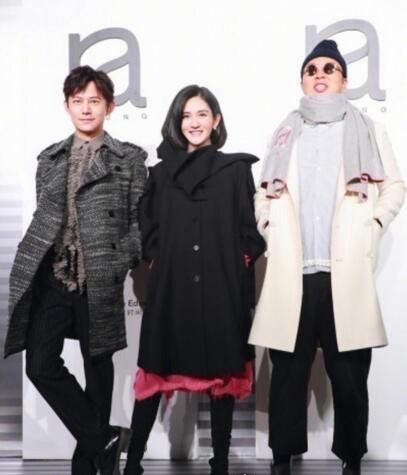 谢娜怀孕20周大肚照曝光 挺大肚子何炅小心搀扶