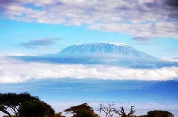 非洲最高的山脉 乞力马扎罗山(海拔5895米/非洲最高点)