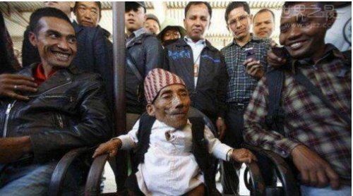 世界最矮的人排名 十大世界最矮袖珍人(最矮一位54.6cm)