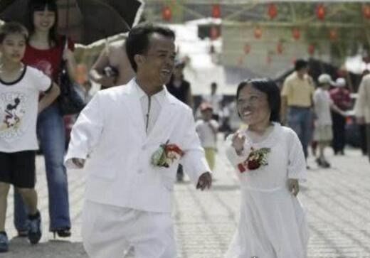 世界最矮的人排名 十大世界最矮袖珍人(最矮一位54.6cm)