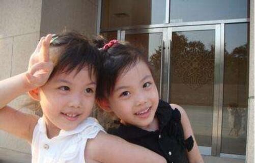 双胞胎组合BY2童年照曝光 超Q萌模样整容成现在的混血儿