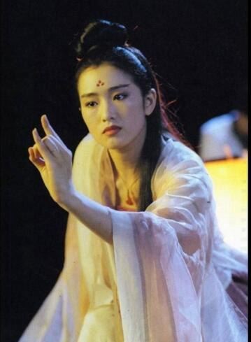 天山童姥叫什么？名叫巫行云(天龙八部中武功最高的女人)