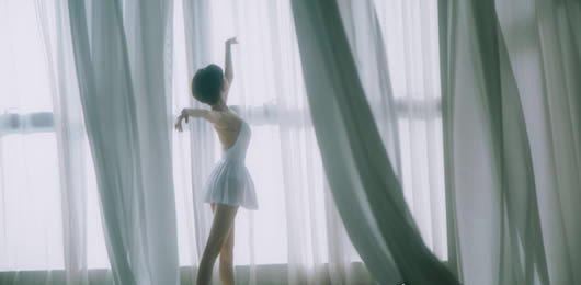 陈小纭多大年龄 30岁的她恋上了小自己5岁的于小彤(又是姐弟恋)