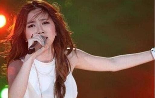 邓紫棋为什么解约？被公司压迫多年忍无可忍(终于爆发)