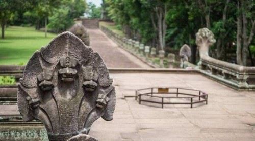 印度神庙惊现五头蛇是真的吗？五头蛇是PS造假视频