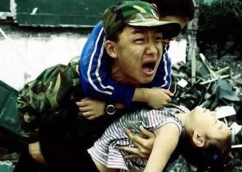 汶川地震不敢公开照片 每一长都让人看了非常难过