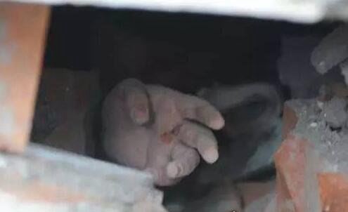 汶川地震不敢公开照片 每一长都让人看了非常难过