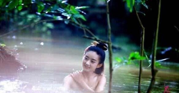 迪丽热巴洗澡图片曝光 胖迪半露香肩引人无限歪歪