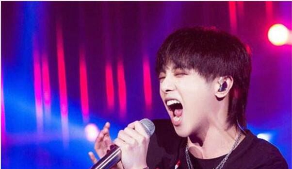 李健讽刺华晨宇 靠人气赢得腾格尔老师拿冠军(并没有实力)