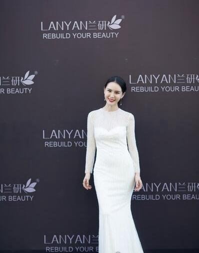 兰研创始人许晓兰学历 16岁家遇变故辍学打工(初中都没读完)