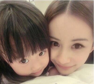 辣妈livia韦雪 生过两个孩子的她看起来还是如少女般年轻