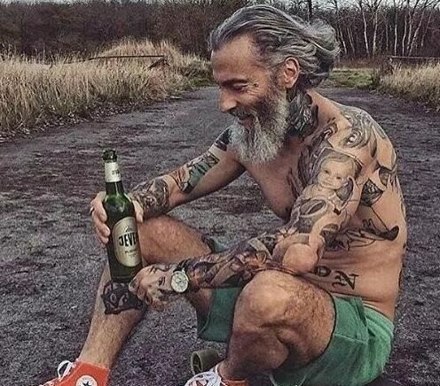 纹身老了后的恶心图片 皮肤松弛后巨丑(但并不影响时尚)