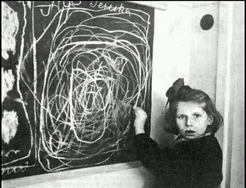 看懂才恐怖的灵异照片5张 一家人吃饭的恐怖图片详解