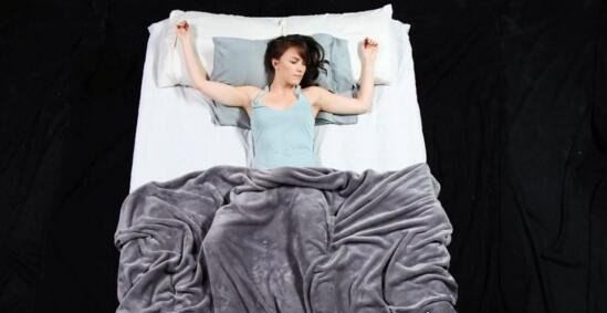 24睡姿图详解 最健康的是图7(超奇葩的睡姿图片欣赏)