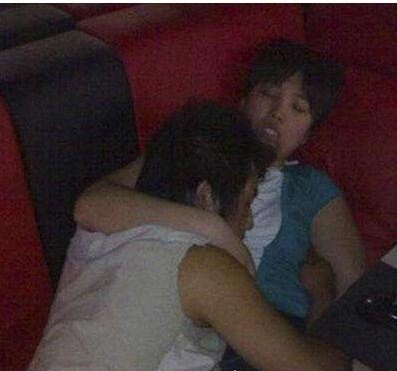 24睡姿图详解 最健康的是图7(超奇葩的睡姿图片欣赏)