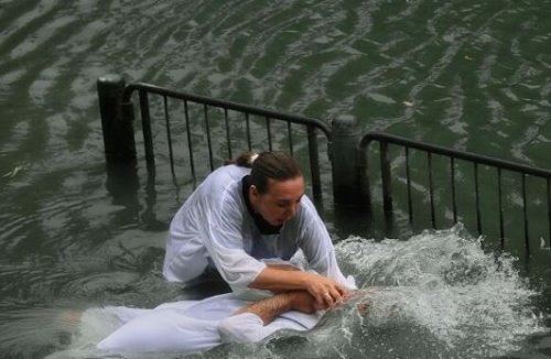 基督教洗礼是什么意思 是基督教的入教仪式(表示洗去污秽)