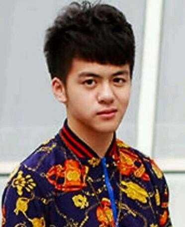 曾舜晞照片对比 原名曾威航