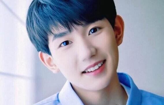 王源否认走后门 表示考试全靠自己(面试老师根本不认识他)