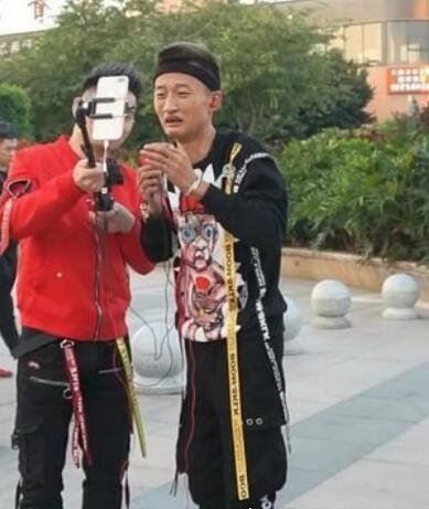 祁天道被警察带走 因涉嫌诈骗700万(对外宣称因病退网)