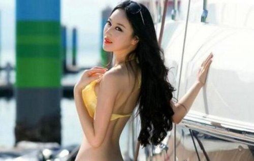 最美车模吴稀儿美照欣赏 当众脱衣全身只剩打底裤(照片曝光)