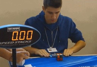 二阶魔方世界纪录是多少 世界纪录0.49s(中国纪录为0.683秒)