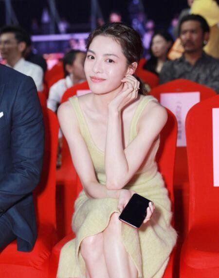 钟楚曦八卦大揭秘 神秘男友身份曝光(竟是河神李现)