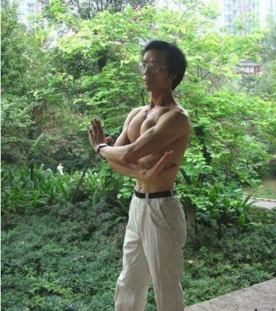 重庆最牛胸肌哥 他的胸起码有个D罩杯(胸围102cm)