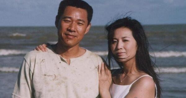 张丰毅老婆霍凡资料介绍 因漂亮被鲁豫夸赞（现已结婚25年）