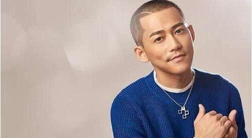 直击李炜托奶事件全程 制造托奶门毁掉自己的前程(自己作死)