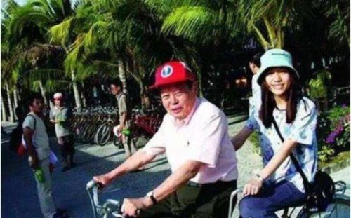 翁帆的父亲翁云光娶杨振宁孙女 4个人的关系绕晕13亿人