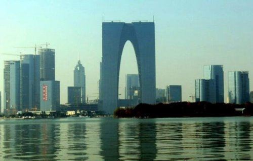 中国最奇葩的建筑 江苏秋裤大楼(外观神似巨型＂秋裤＂)