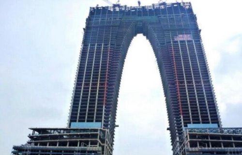 中国最奇葩的建筑 江苏秋裤大楼(外观神似巨型"秋裤")