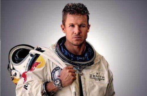 世界高空跳伞第一人 鲍姆加特纳(创3.9万米高空跳伞纪录)