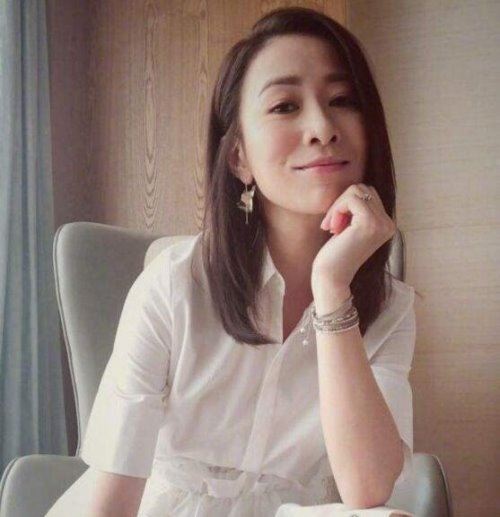 佘诗曼男友盘点 出道20多年阅男无数(目前还是单身)