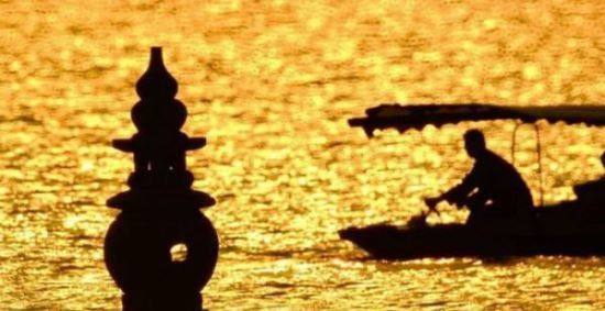 西湖三潭印月的来历 中秋月圆之夜可看到33轮明月