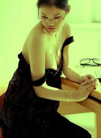 90后人体模特俪仙照片 大尺度三点全露喷鼻血