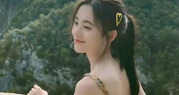 4000年一遇的美女 鞠婧祎出道前比赛照片揭秘(外貌形同路人)