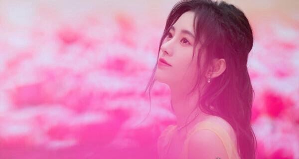 4000年一遇的美女 鞠婧祎出道前比赛照片揭秘(外貌形同路人)