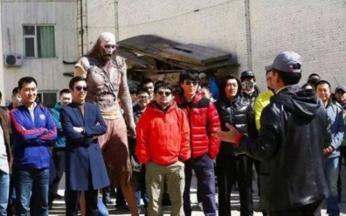 鬼吹灯之精绝古城中的红犼是真人 最后自焚而亡尸骨无存