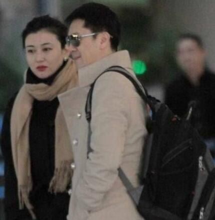 蔡国庆老婆秦娟资料照片 贤妻良母身材高挑