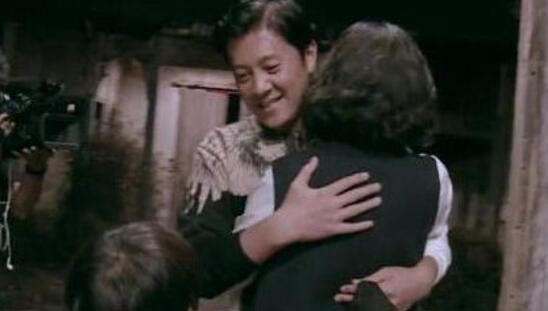 蔡国庆老婆秦娟资料照片 贤妻良母身材高挑