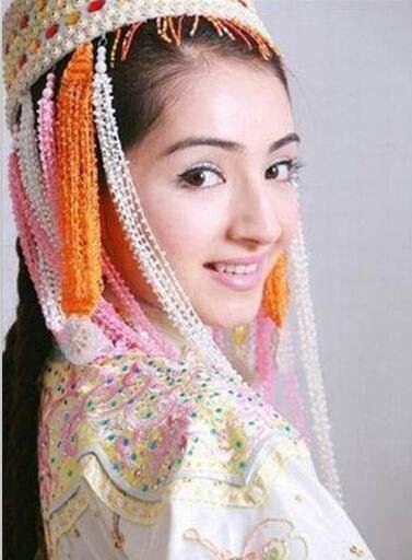 姜潮求婚麦迪娜现场曝光 女方身怀六甲现身感动落泪(超幸福)