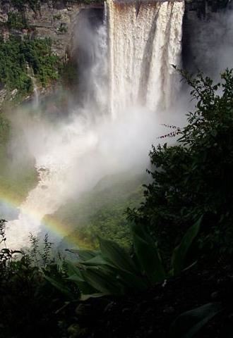 广西大学鲜花瀑布 十大最美瀑布排行榜