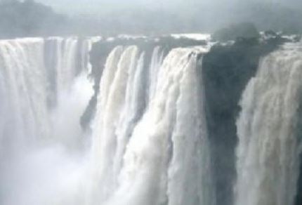 广西大学鲜花瀑布 十大最美瀑布排行榜