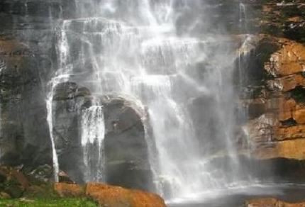 广西大学鲜花瀑布 十大最美瀑布排行榜