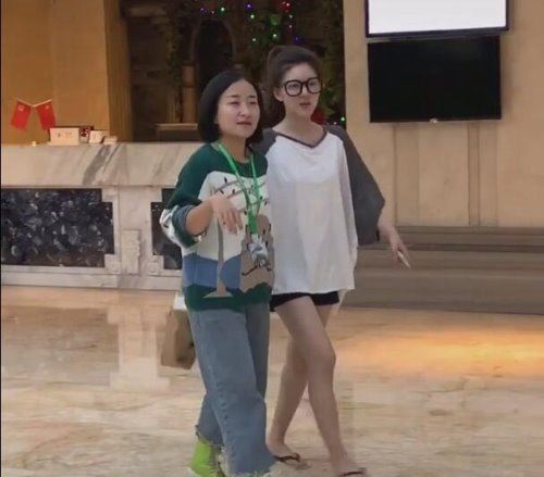 赵露思真实身高多高 和丁禹兮站在一起一目了然（官方身高163）