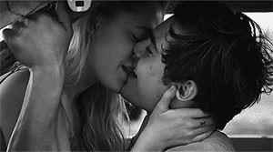 男生喜欢女生在上面吗 非常喜欢(男人最享受的体位姿势)