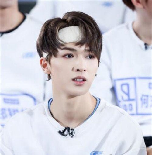 偶像练习生朱正廷年龄有多大 今年22岁的他是里面最大男孩之一